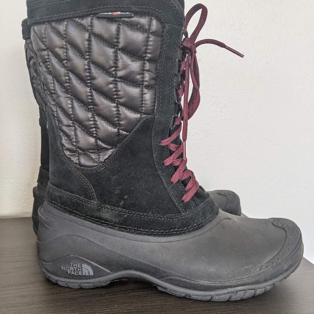 Size 9 Women's The North Face Boots